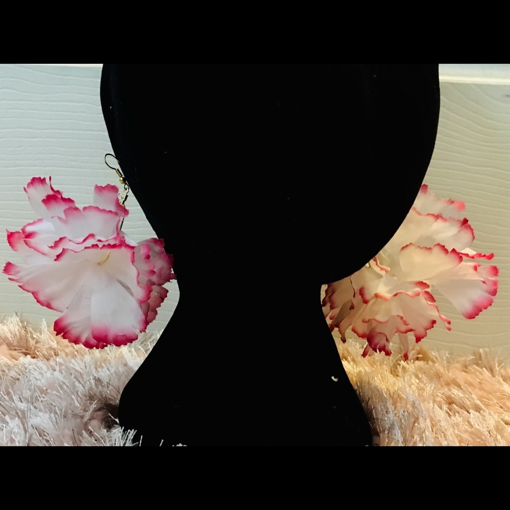 🌸Floral Earrings PINK/WHITE 🌸New - Picture 3 of 7